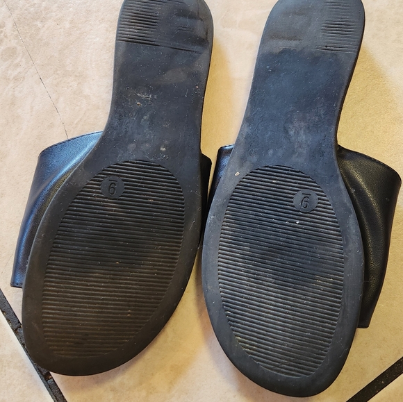 Leather strap sandals - Picture 2 of 3